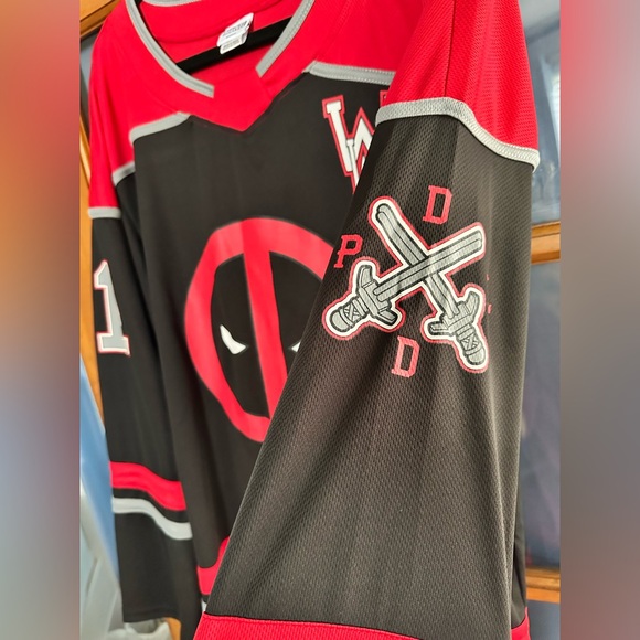 New Marvel DEADPOOL Mens Black Graphic Hockey Jersey Size L (42-44) Authentic - Picture 6 of 8